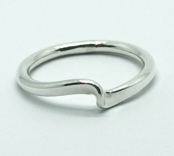 Single Twist Wave Ring