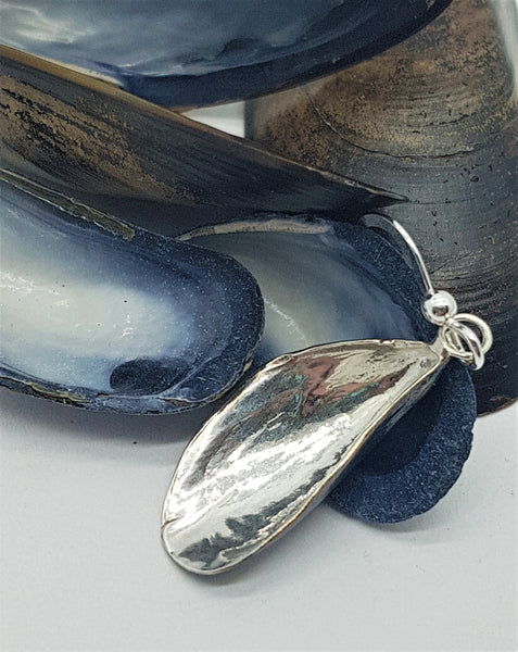 Mussel Shell Earrings - Silver and Black