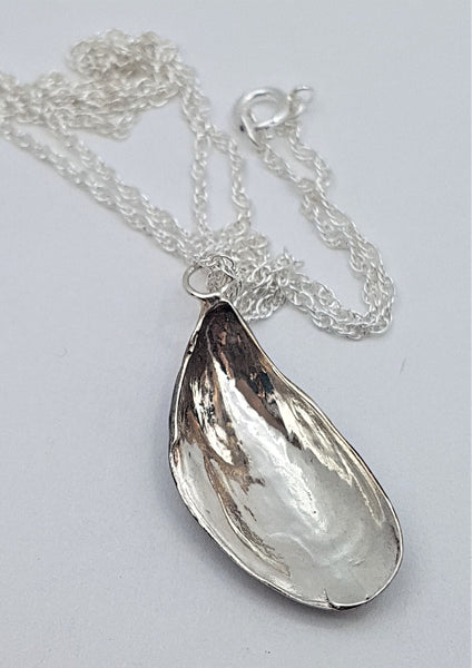 Mussel Shell Necklace - Silver and Black