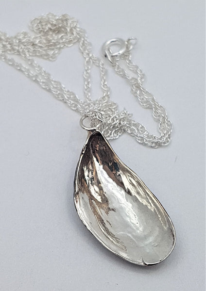 Mussel Shell Necklace - Silver and Black
