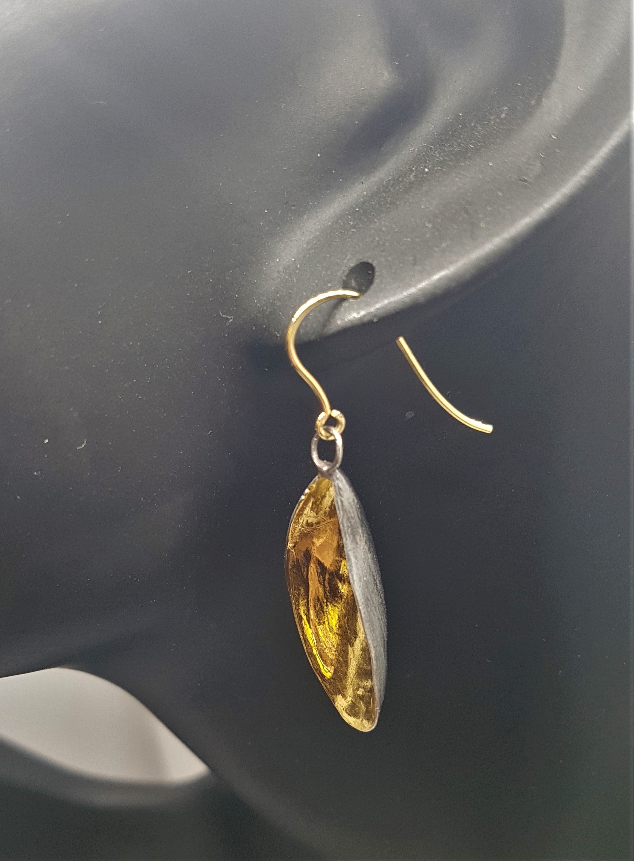 Mussel Shell Earrings - Gold and Black