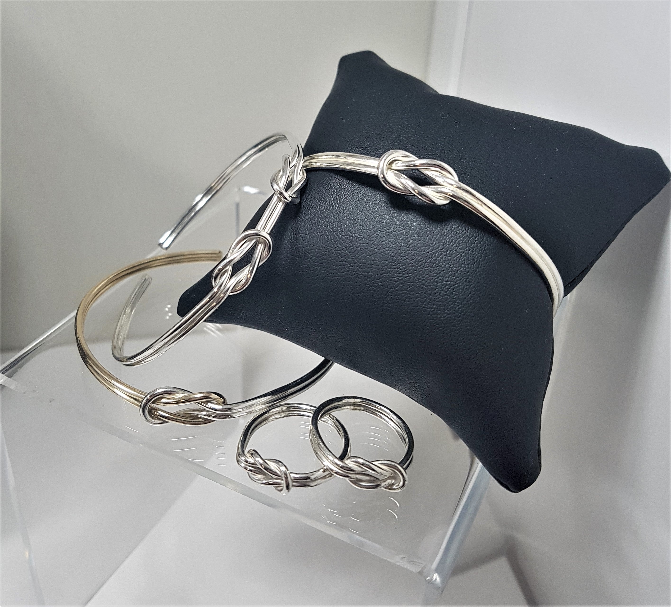 Silver Reef Double Knot Bangle